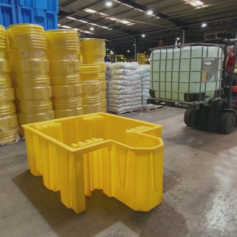 IBC Spill Pallet with Integral Dispensing Area